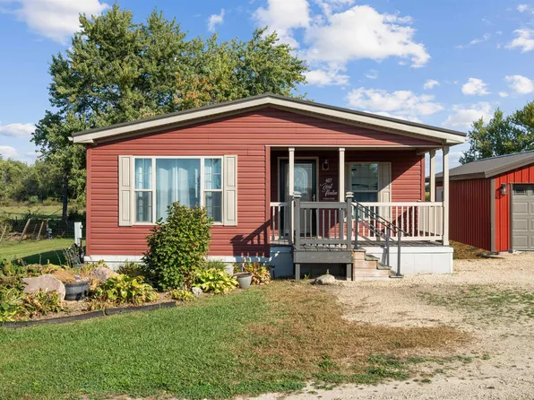 407 W Newton St, Edgewood, IA 52042