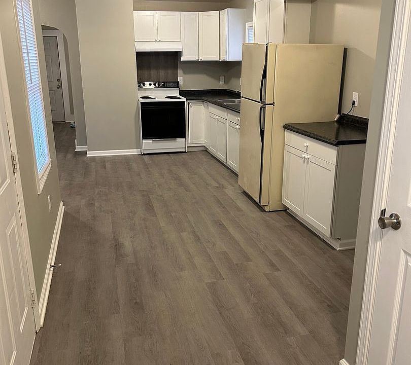 1st image of 729 Queen Ave NW