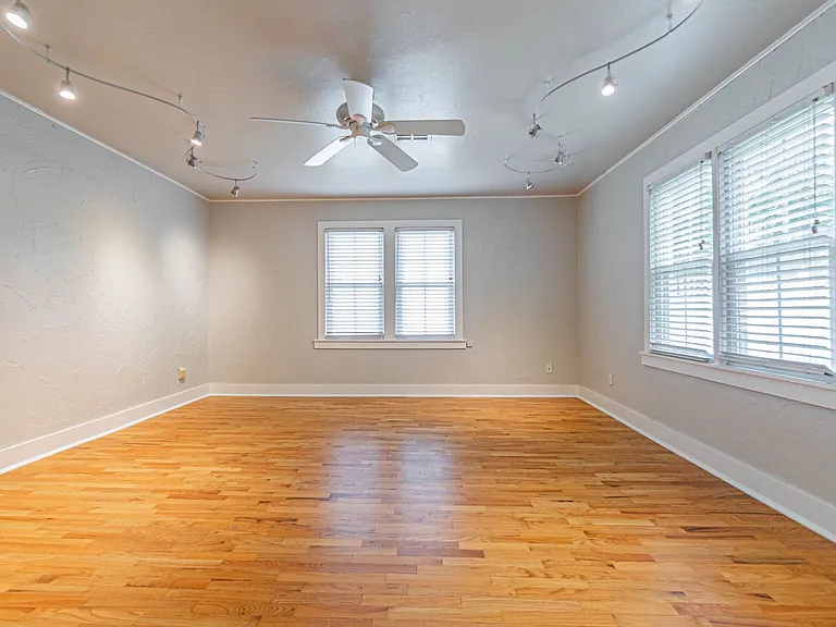 628 W Comanche St — Photo 16