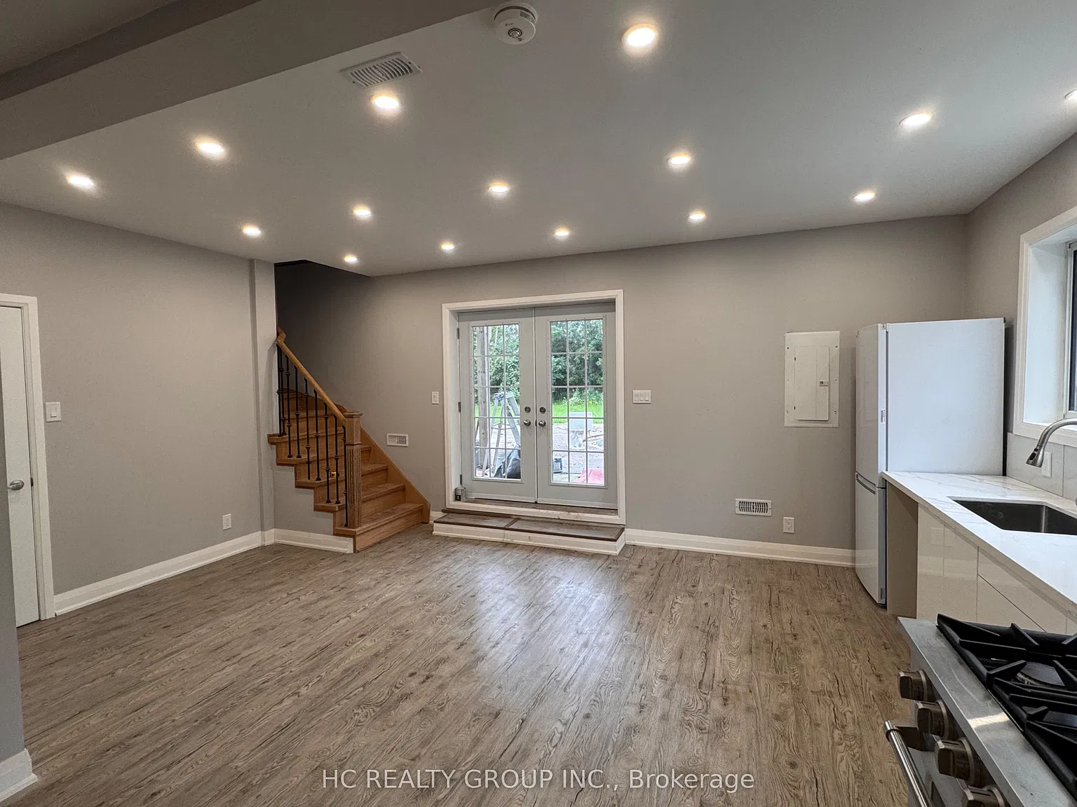 3 bed, $3,200 — Photo 2