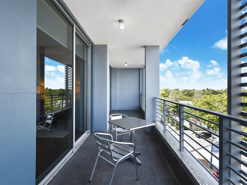 2nd image of 3339 Virginia St #Penthouse 28