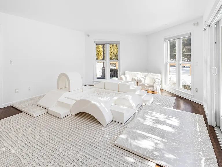 141 Harvest Ln — Photo 12