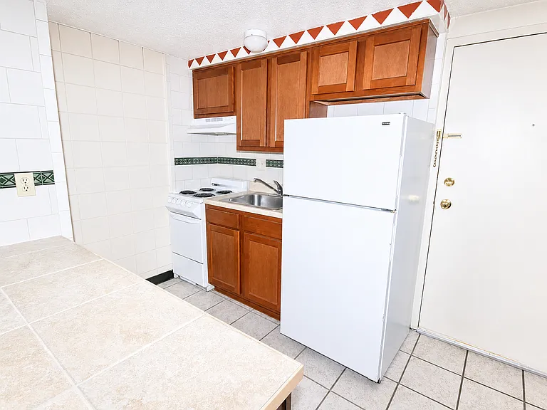1 BR