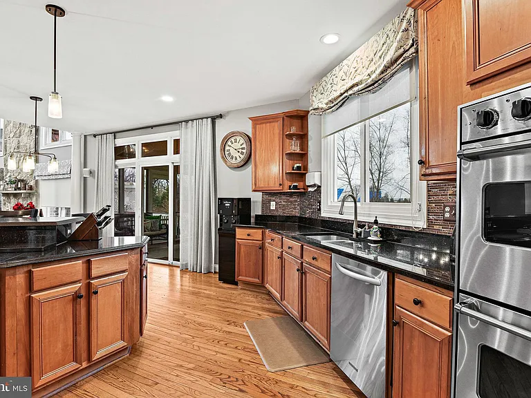 21922 Hyde Park Dr — Photo 16