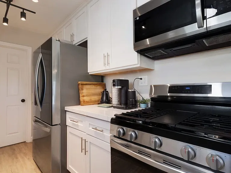 Shepherd Dr — Photo 13