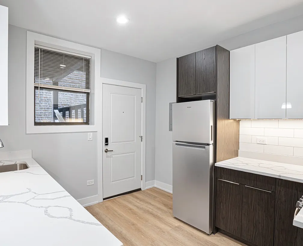 2 bed, 770 sqft, $2,300 — Photo 3