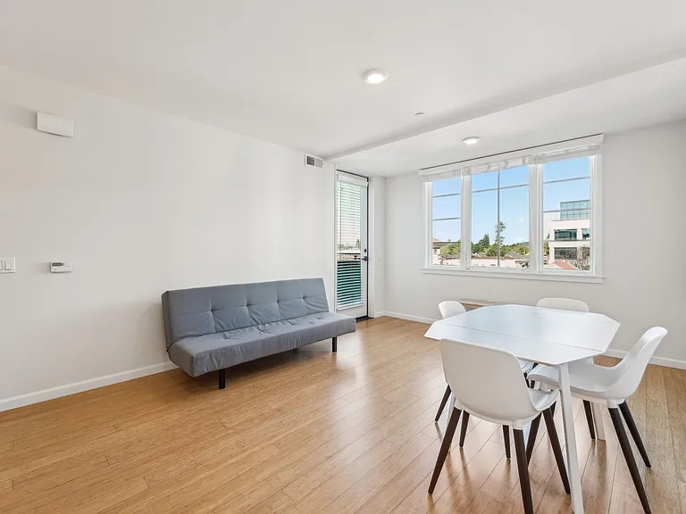 Addison Arts Apartments — Photo 149