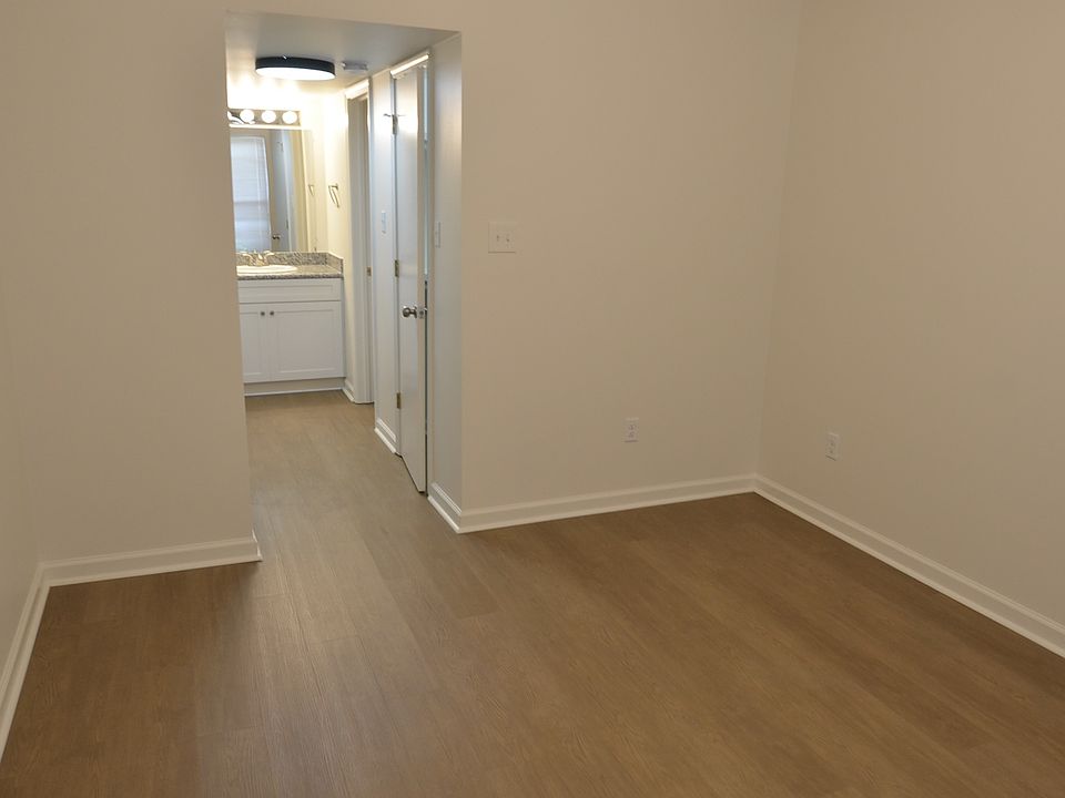1st image of 1117 Whitney Ave #1606