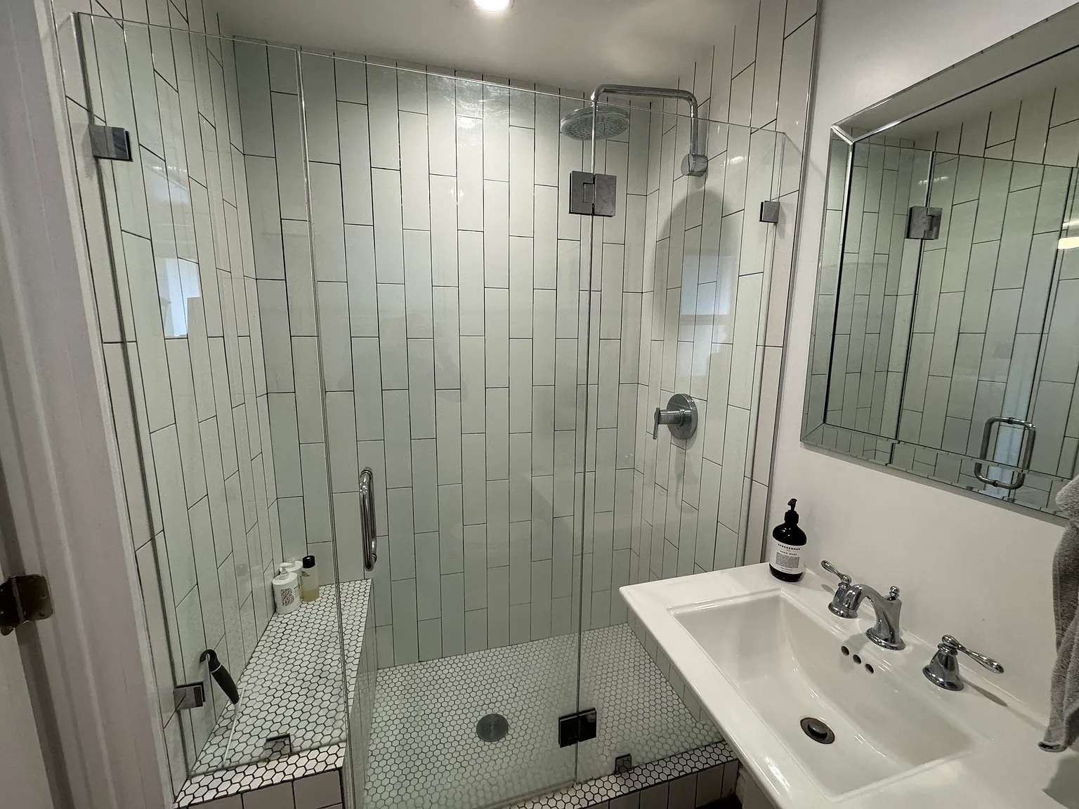 1 bed, 700 sqft, $3,500 — Photo 2