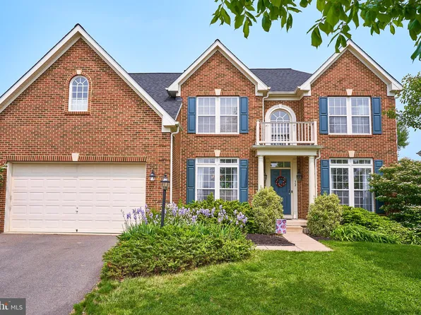 32 Houser Dr, Lovettsville, VA 20180
