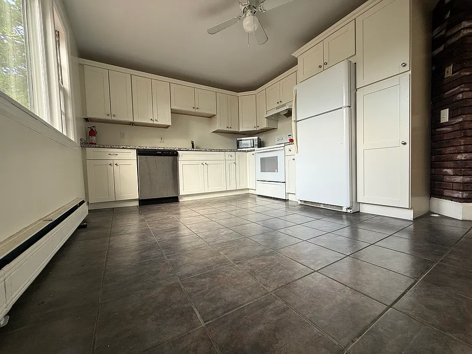 50 Vinal Ave #2