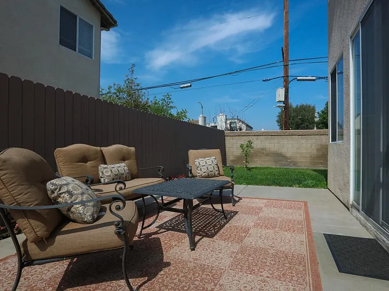 9122 Lemona Ave — Photo 3