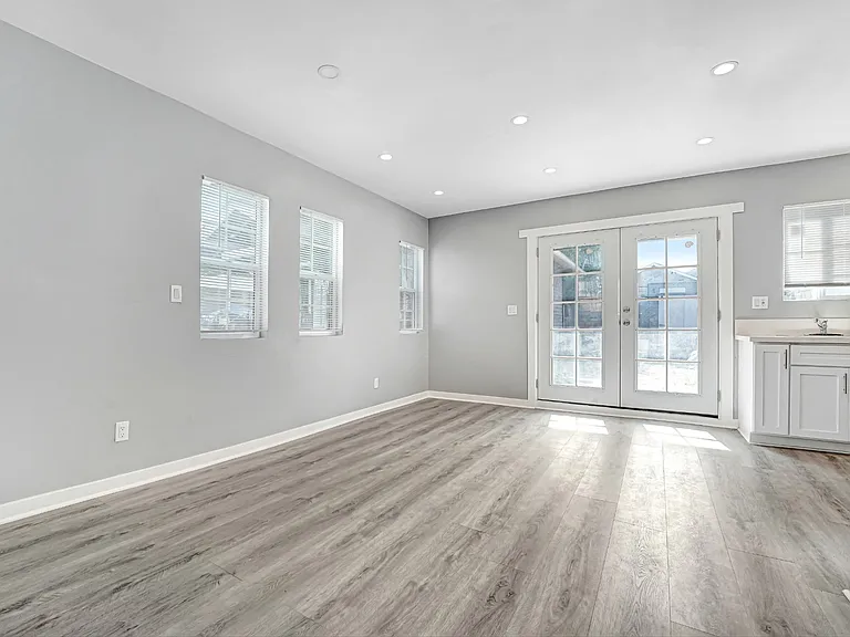 1825 S Van Ness Ave #3/4 — Photo 6