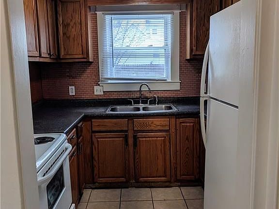 4th image of 2310 N Kenwood Ave