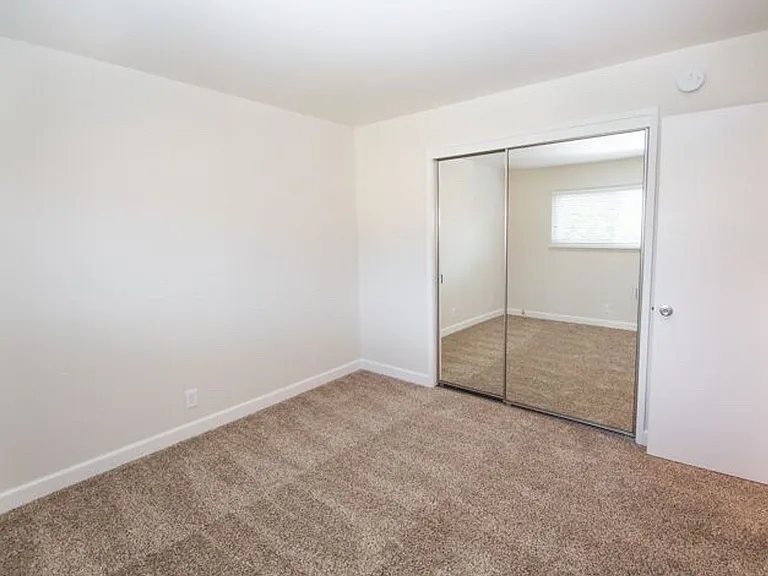 520 University Ave — Photo 5