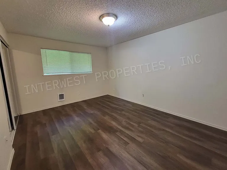 4700 Falls View Ave — Photo 28