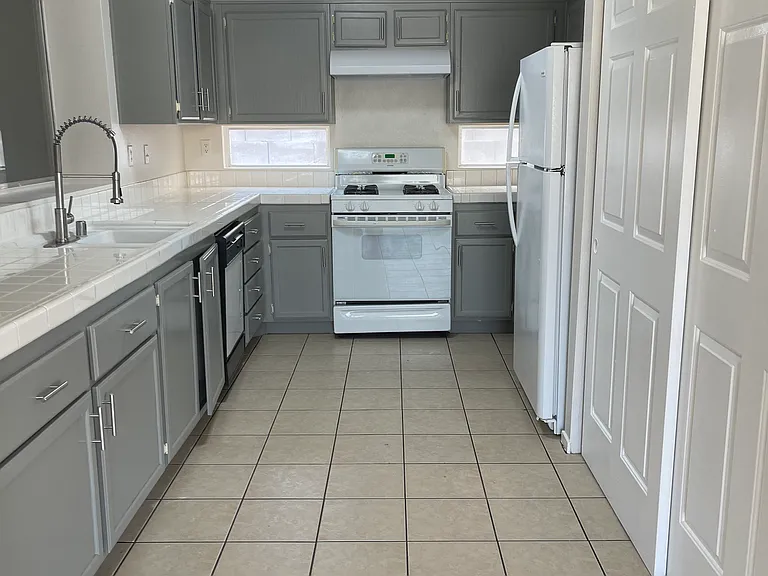 5747 Coleridge Way — Photo 8