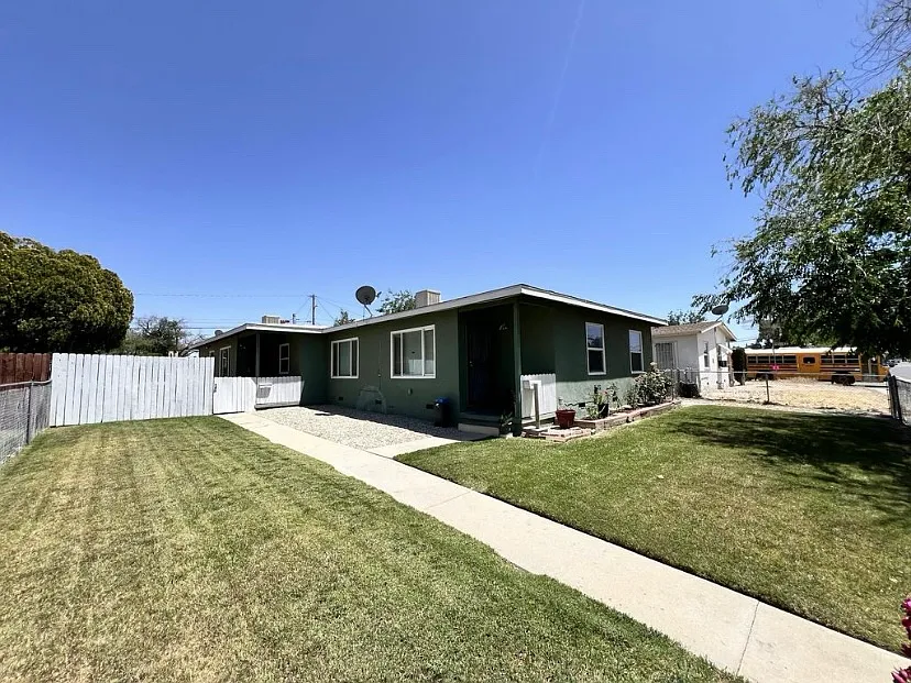45308 10th St W — Photo 2