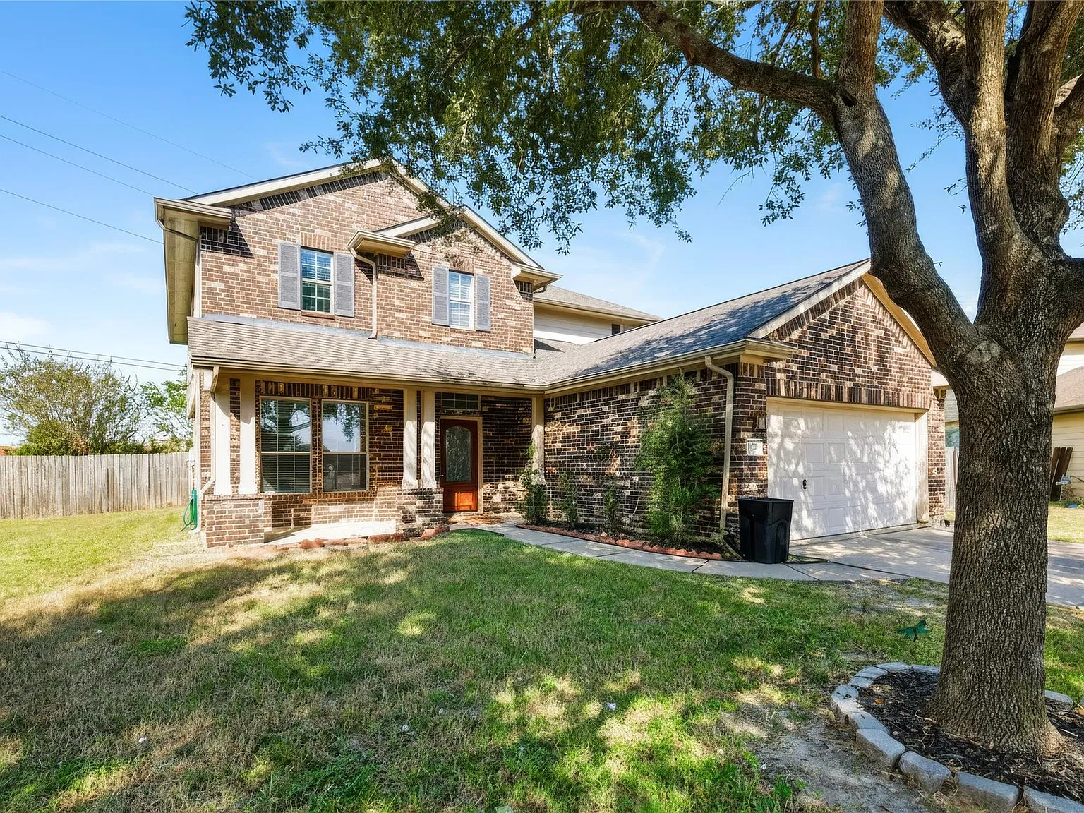 4 bed, 2.5 bath, 2900 sqft, $2,000 — Photo 1