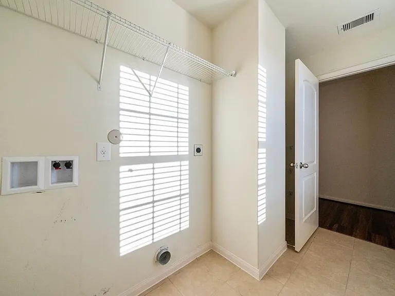 9439 Grand Spark Dr — Photo 20