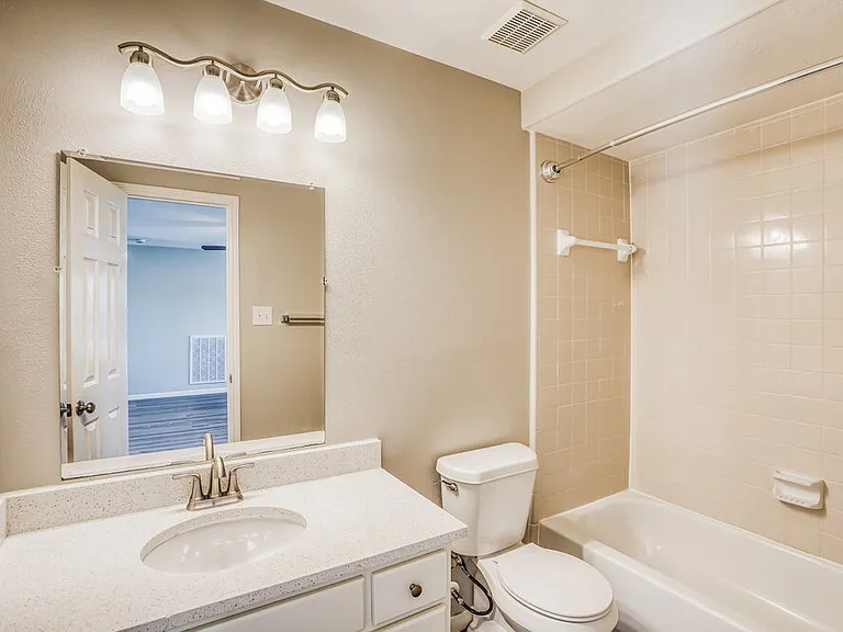 2427 Ranch Hollow Ct — Photo 16