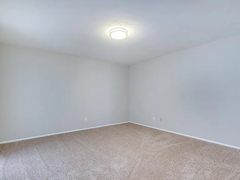 2439 E Del Rio Dr — Photo 8