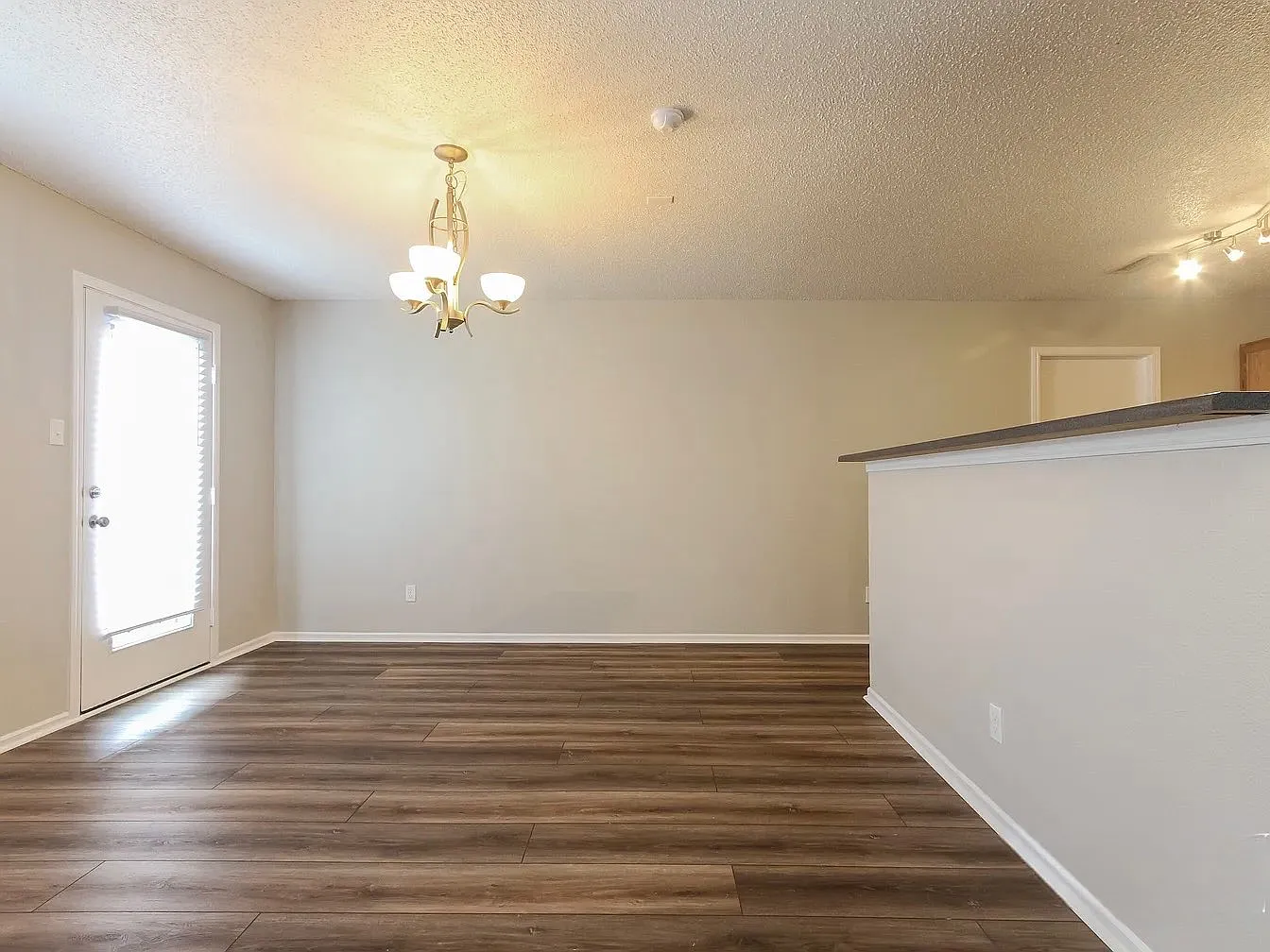 3 bed, 2394 sqft, $2,055 — Photo 2