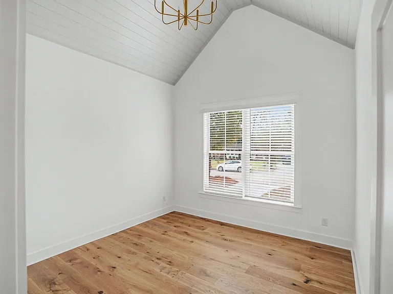 1534 E 53rd St #A — Photo 24