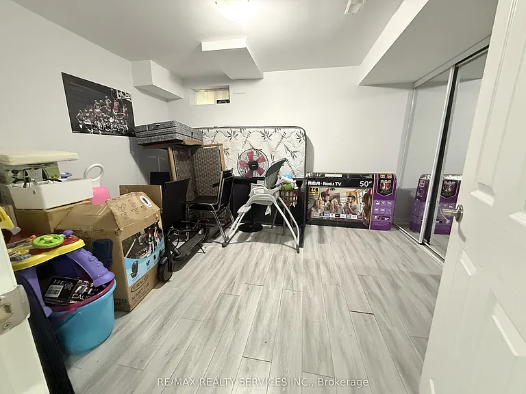 29 Lady Evelyn Cres — Photo 18