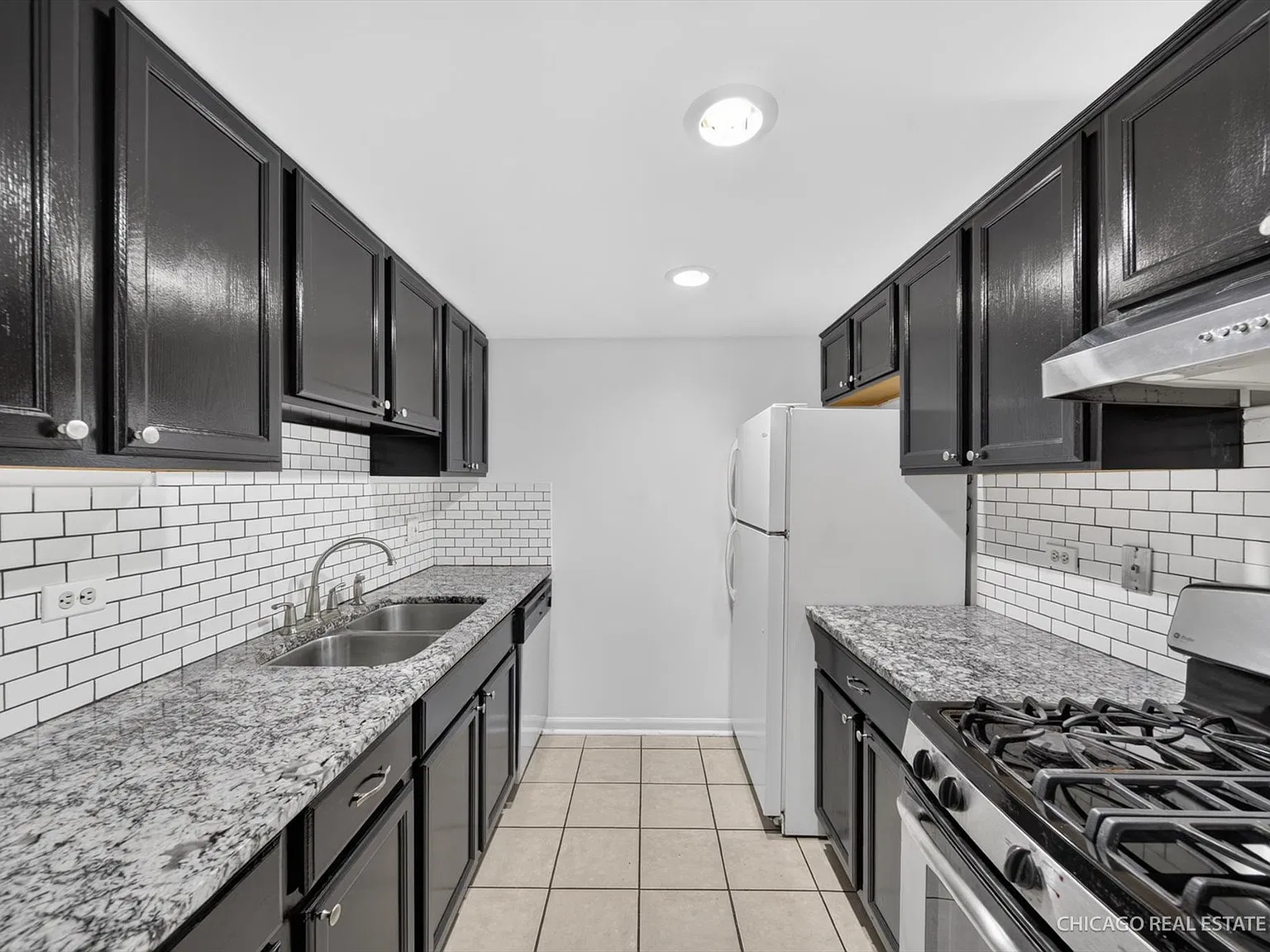 2 bed, 927 sqft, $2,100 — Photo 2