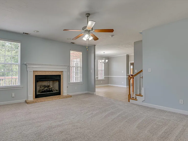158 Kenilworth Dr — Photo 6