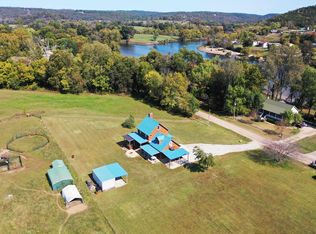 1275 Riverview Dr, Norfork, AR 72658