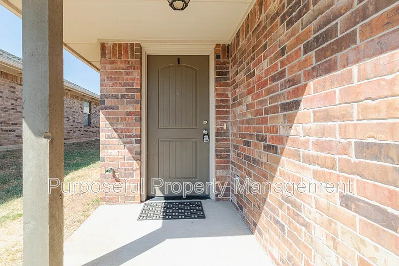 3 bed, 2.0 bath, 1194 sqft, $1,399 — Photo 2