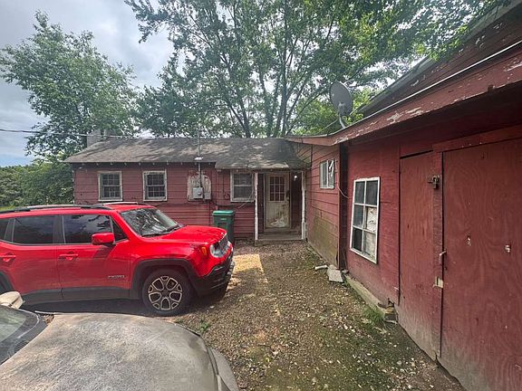 3rd image of 635 Hill Ave