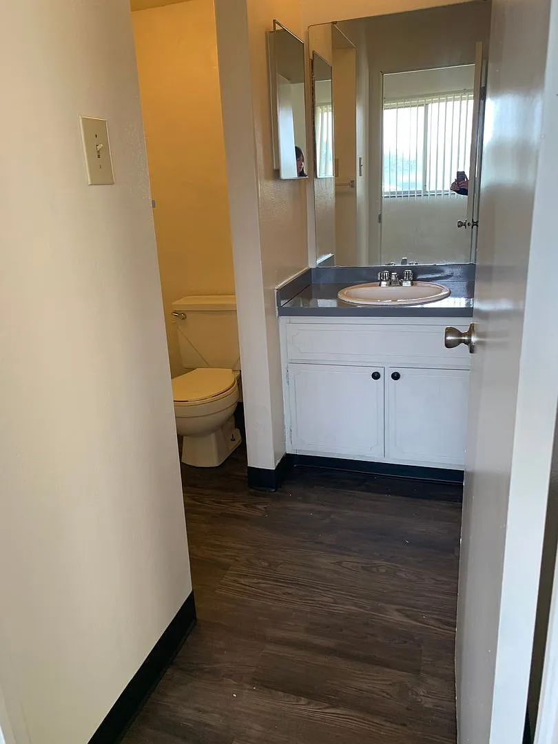 Evergreen Manor Apartments — Photo 4