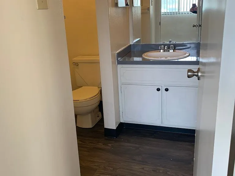 Evergreen Manor Apartments — Photo 4