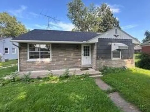 1321 Harrison Dr, Clinton, IA 52732