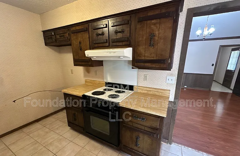 4377 Springwind Rd — Photo 4