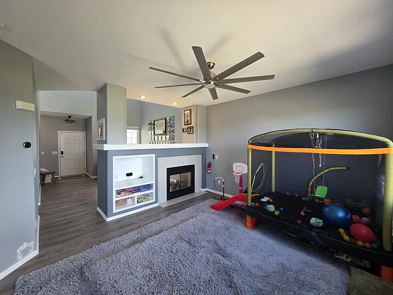 2030 Meadowbrook Pkwy — Photo 7