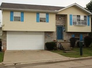 208 Berry Hills Dr, Winfield, WV 25213