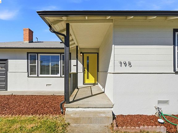 4th image of 795 Rosewood Ave