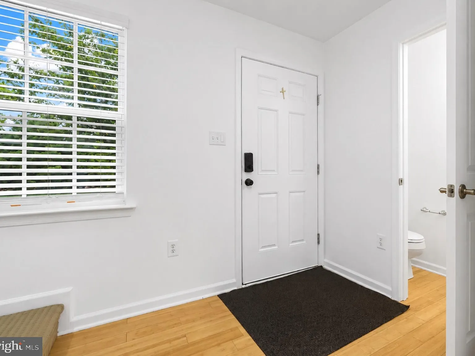 4 bed, 4.0 bath, 2224 sqft, $3,000 — Photo 3