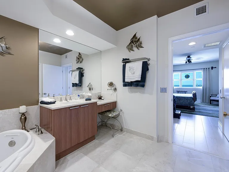 2650 Lake Shore Dr #1602 — Photo 15