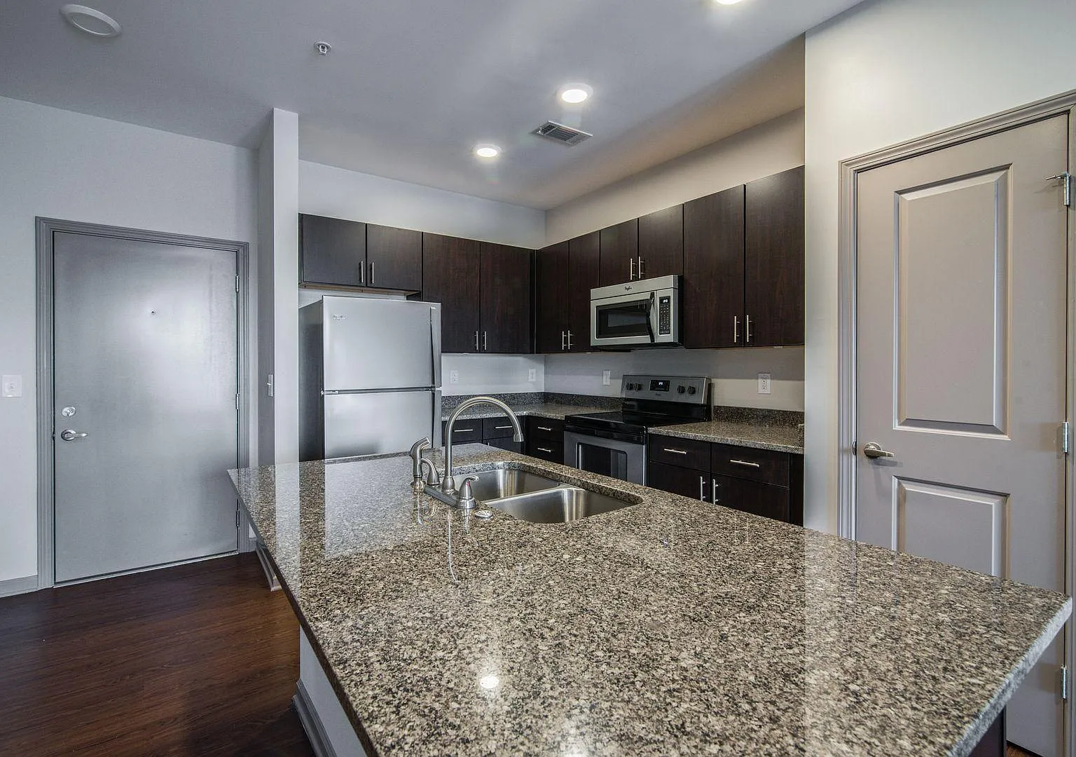 Marvel Apartments — Photo 3