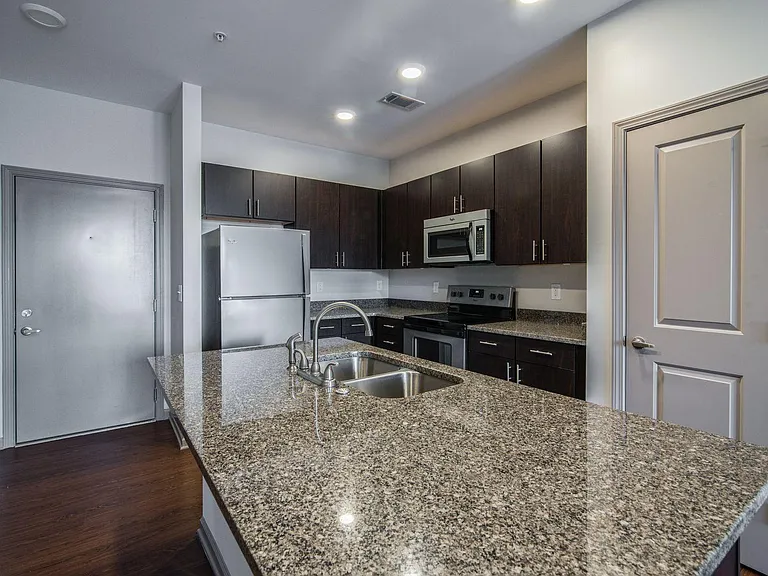 Marvel Apartments — Photo 3