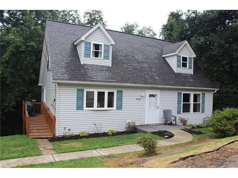 9944 Walker Rd photo 1