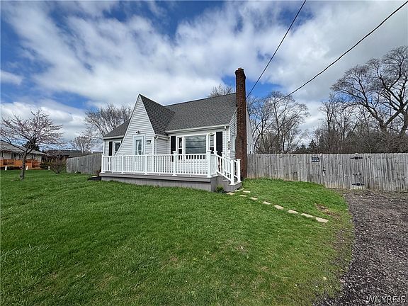 3rd image of 5957 Military Rd