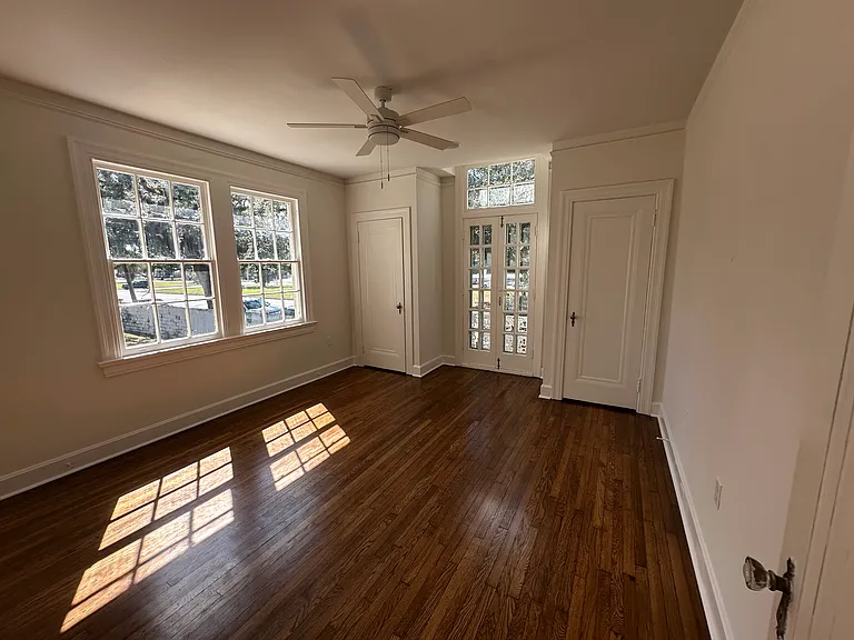 6423 S Claiborne Ave — Photo 20