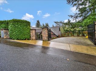 5702 SW Grover Ct, Portland, OR 97221