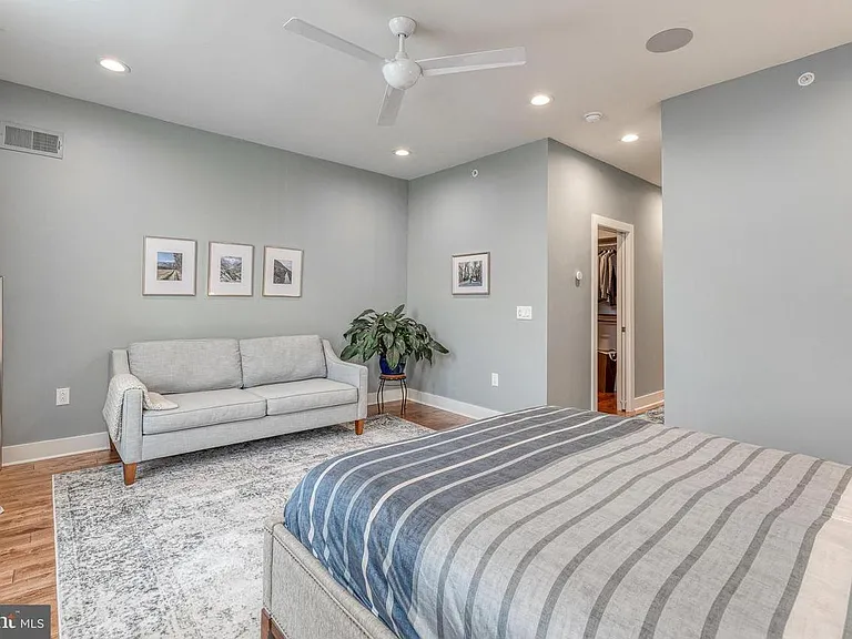 1239 E Palmer St — Photo 17